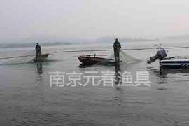 浮网捕鱼示范